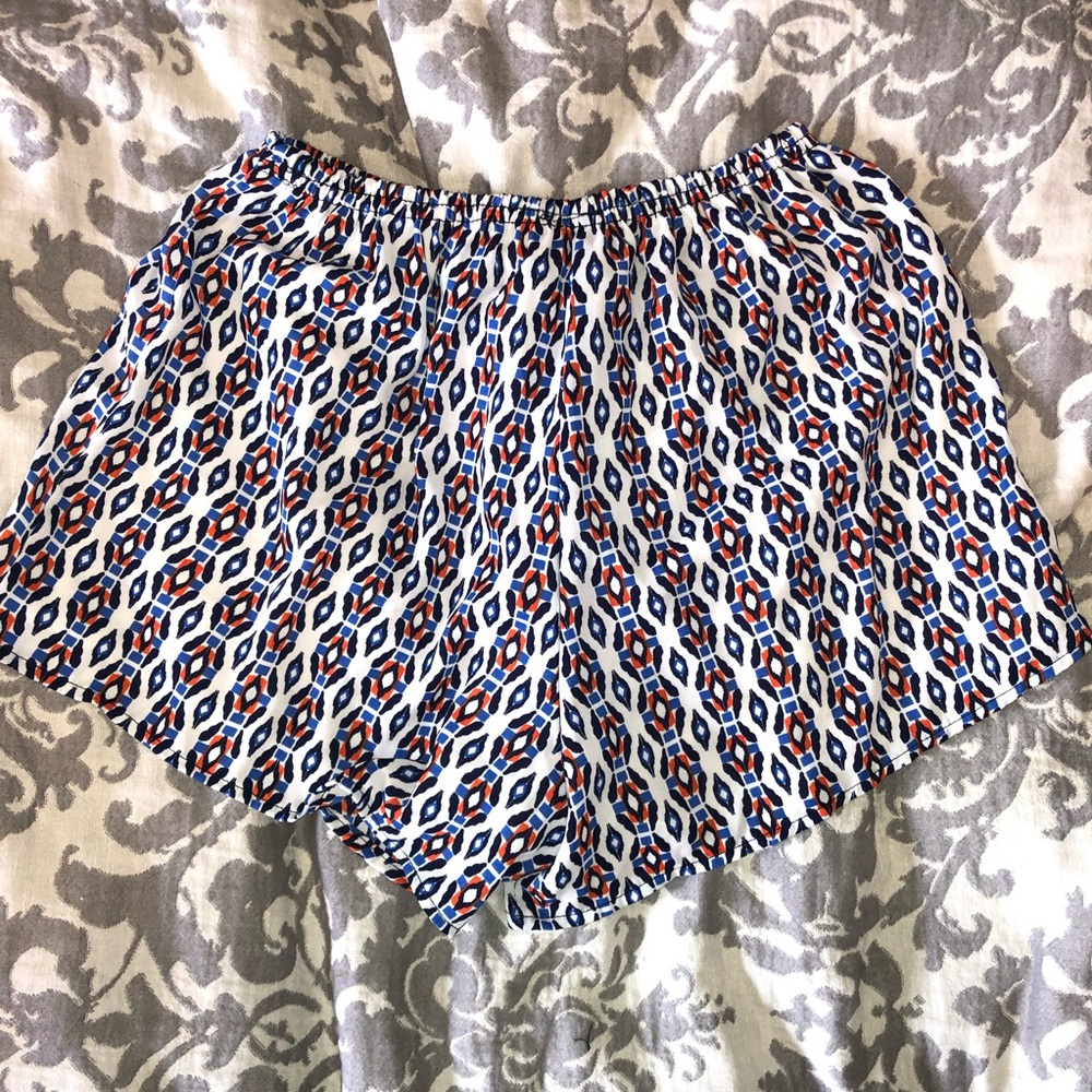 Francesca’s Patterned Shorts - Picture 4 of 4